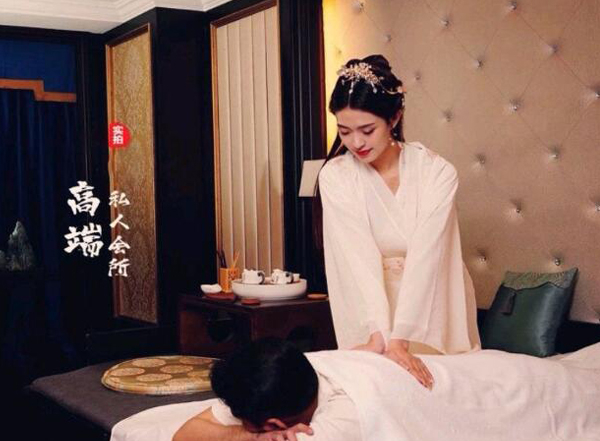 前天我在广深一家养生会所，帮助你的身体慢慢放松